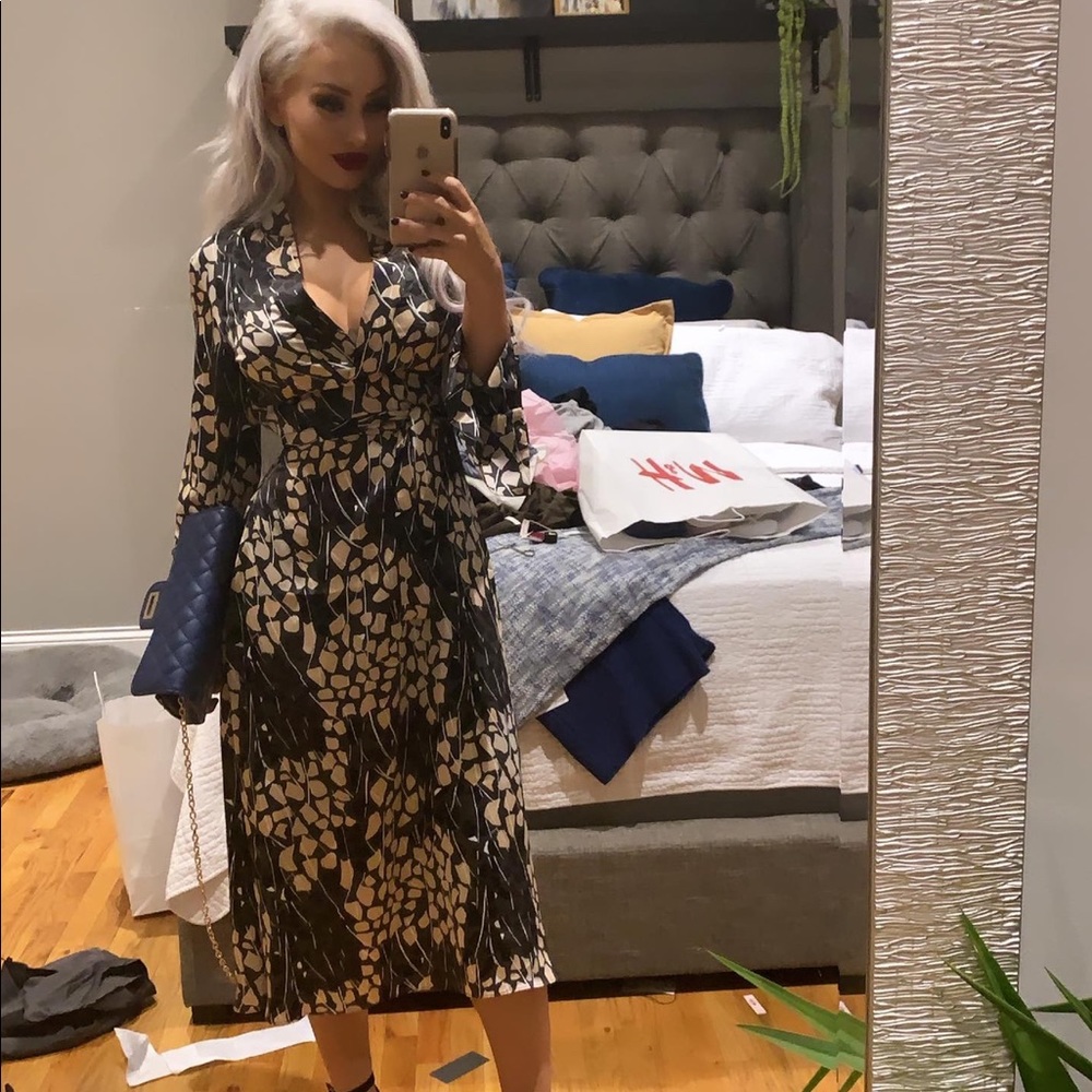 Beautiful H and M past knee dress